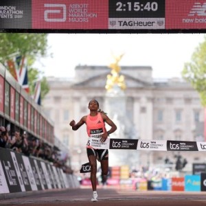 开云体育官网-阿塞法2:15:40卫冕伦敦马拉松，刷新纯女子马拉松世界纪录